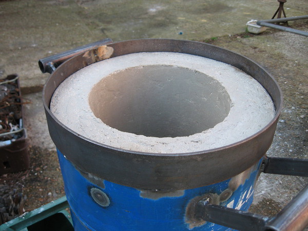 Metal casting furnace