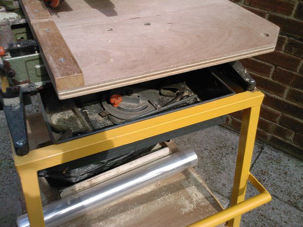 Radial arm saw table