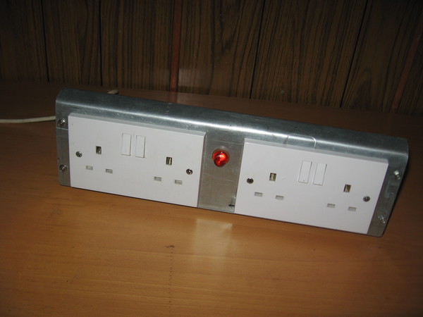 %22one-hand%22 temporary earthed bench power outlet